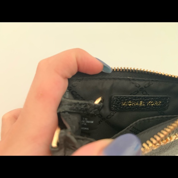 REAL MICHAEL KORS BLACK MINI KEYCHAIN WALLET - Picture 4 of 4
